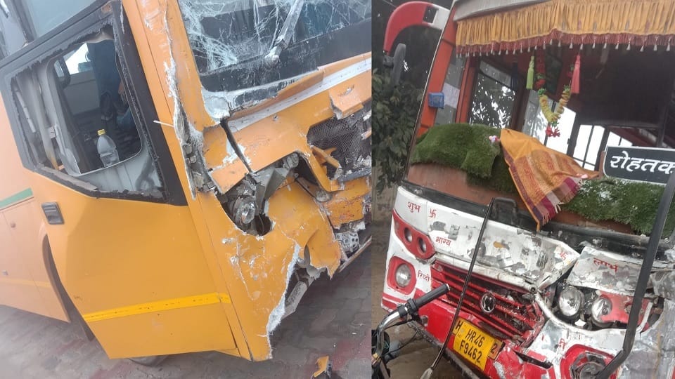 Accident due to fog in Rohtak, Sonipat private university and private bus collided