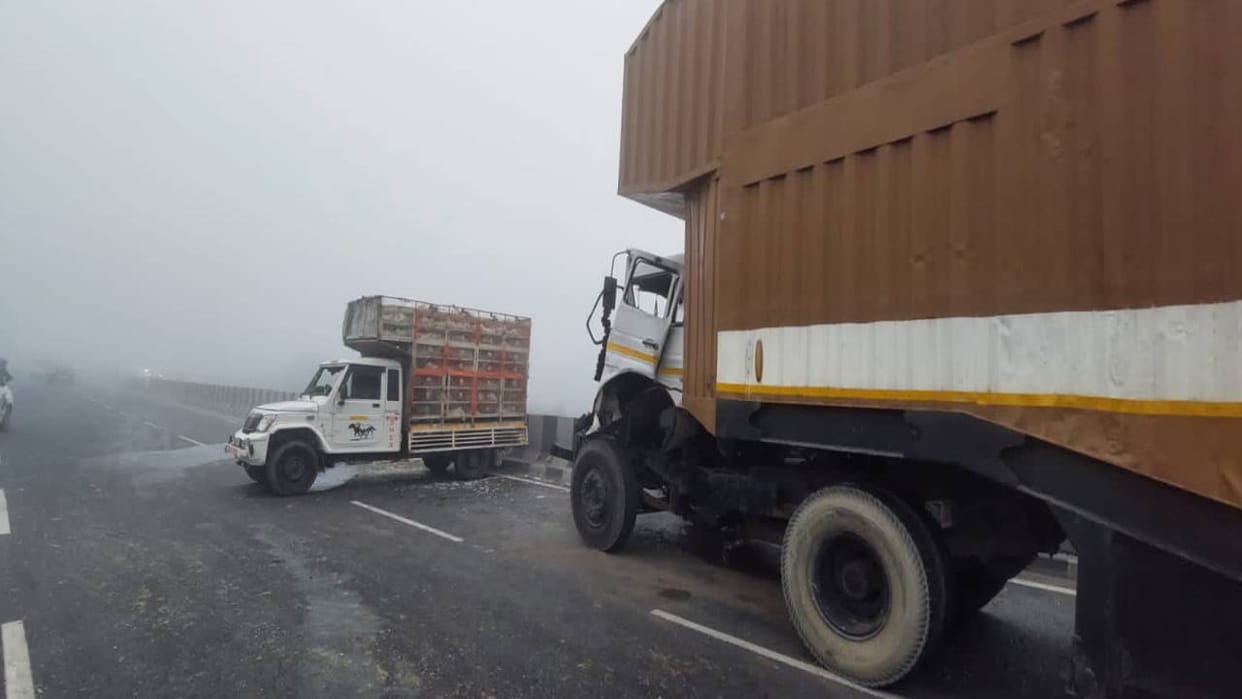 dozen vehicles collided in dense fog in Agra one died and six were injured