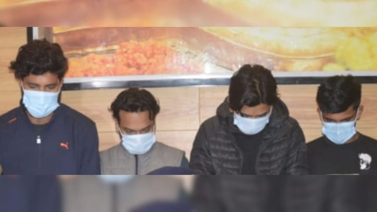 Varanasi Police busted mobile theft gang and arrested four accused