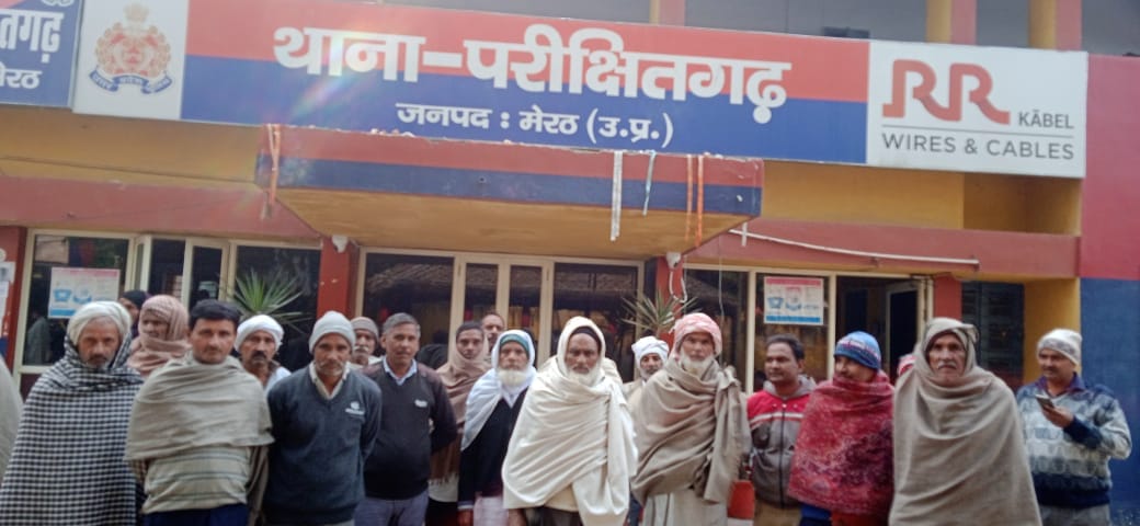 Meerut: Miscreants targeted two houses, fled with car and bike, villagers