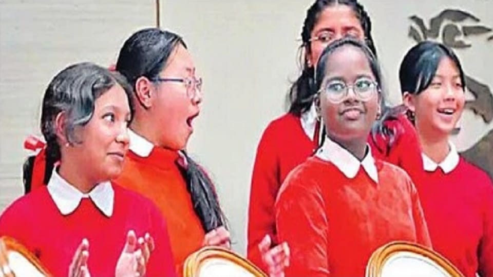 Students were happy after seeing PM's residence, said - dream came true