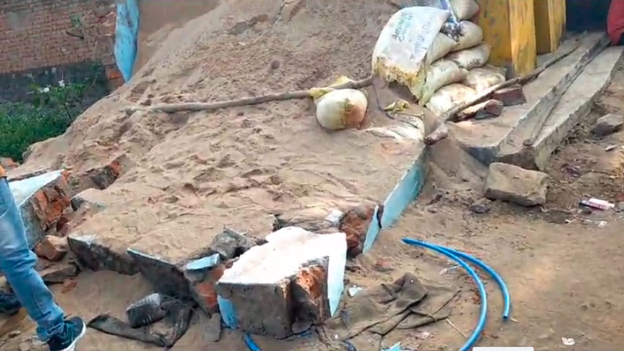 MP News: Temple wall collapsed in Anuppur, two innocent children playing nearby got buried under the debris