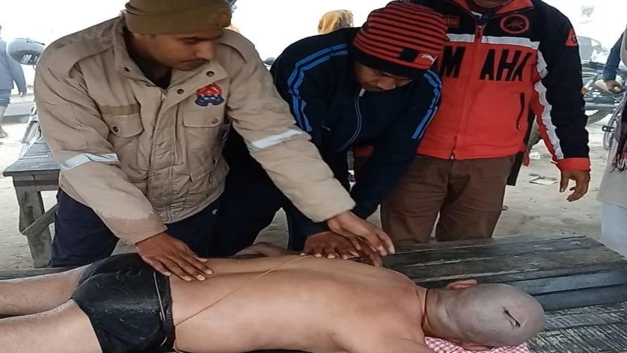 The young man who came to immerse the bones drowned in the Ganges, taken out by divers, sent to hospital