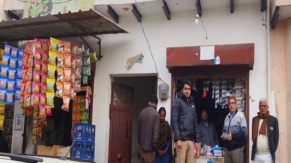 Illegal medical store running without name sealed