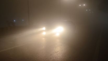 Bareilly Weather: घने कोहरे की चपेट में बरेली, ठंड से ठिठुरे लोग, 31 दिसंबर तक ऐसा ही रहेगा मौसम Bareilly Weather Forecast Update Today dense fog in bareilly amid orange alert