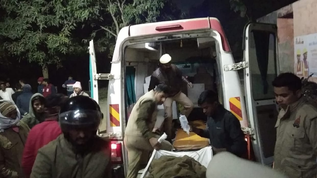 Maharajganj Four wheeler and bike collide one leg each of two youths amputated