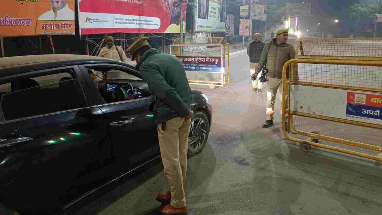 speed of deadly dumper trailer due to Jic Jack 10 vehicles seized In Gorakhpur