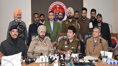 Punjab police arrested three accused who committed more than 20 incidents of robbery in Bolero car