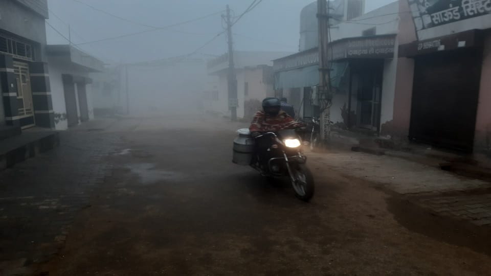 Fatehabad Weather Fog remained for fourth consecutive day, Visibility was 10 meters, night temperature reached