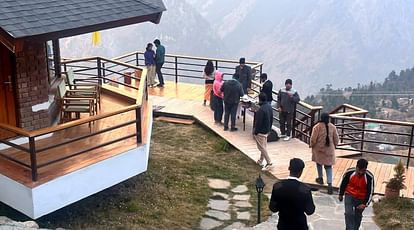 New Year 2024 Tourists Crowd in Auli Liked Pahadi Food hotels and lodges up to 80 percent full