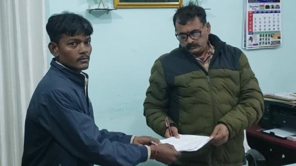 In Damoh, after taking oath on Ganga, the voter was asked for whom he had voted.