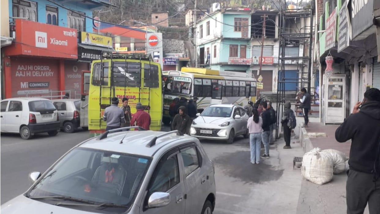 hrtc bus accident in bilaspur and two private buses collided in Mandi all passengers safe