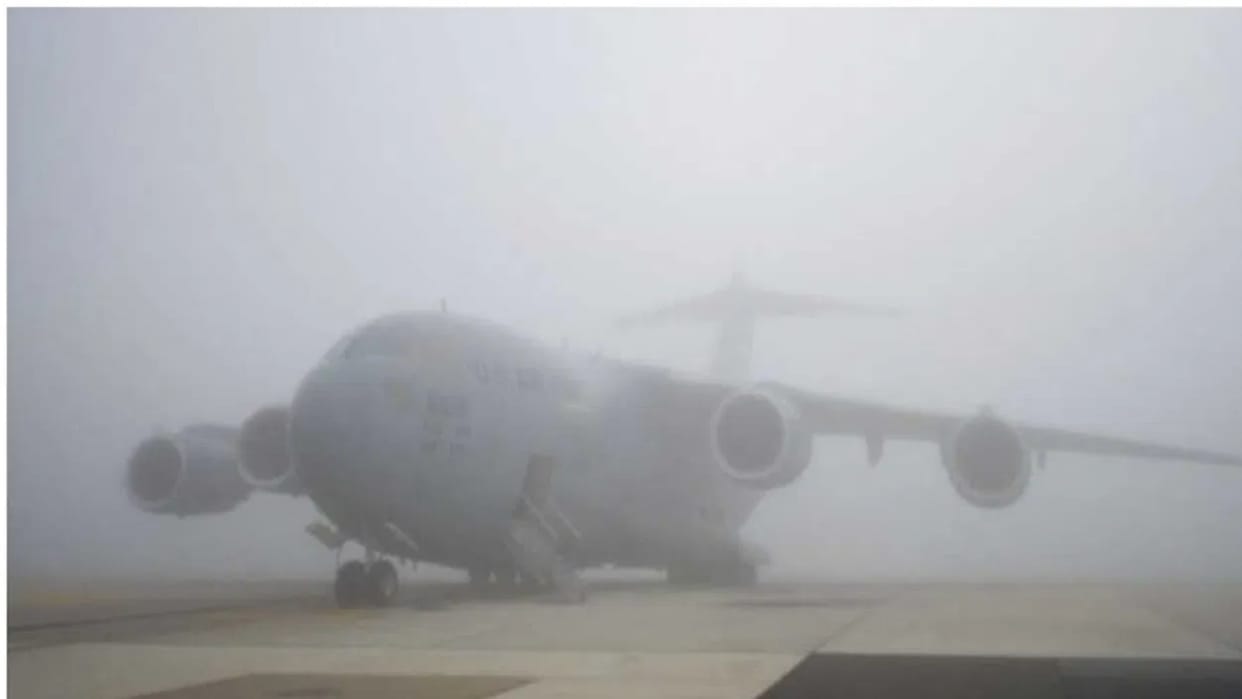 Delhi, Bangalore flights standing on the runway did not get permission to fly.