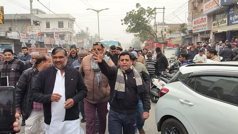 Traders take out protest march due to increase in incidents of robbery in Tohana in Fatehabad