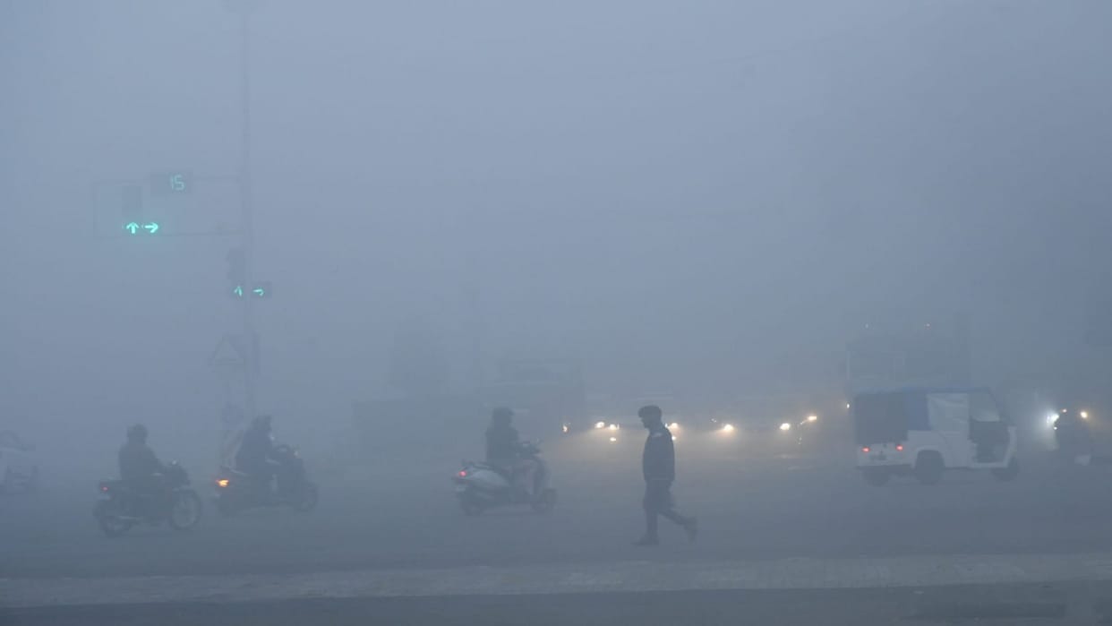 Weather Forecast Update Today Chandigarh City wrapped in fog 50 meters at 6 am Visibility was less than