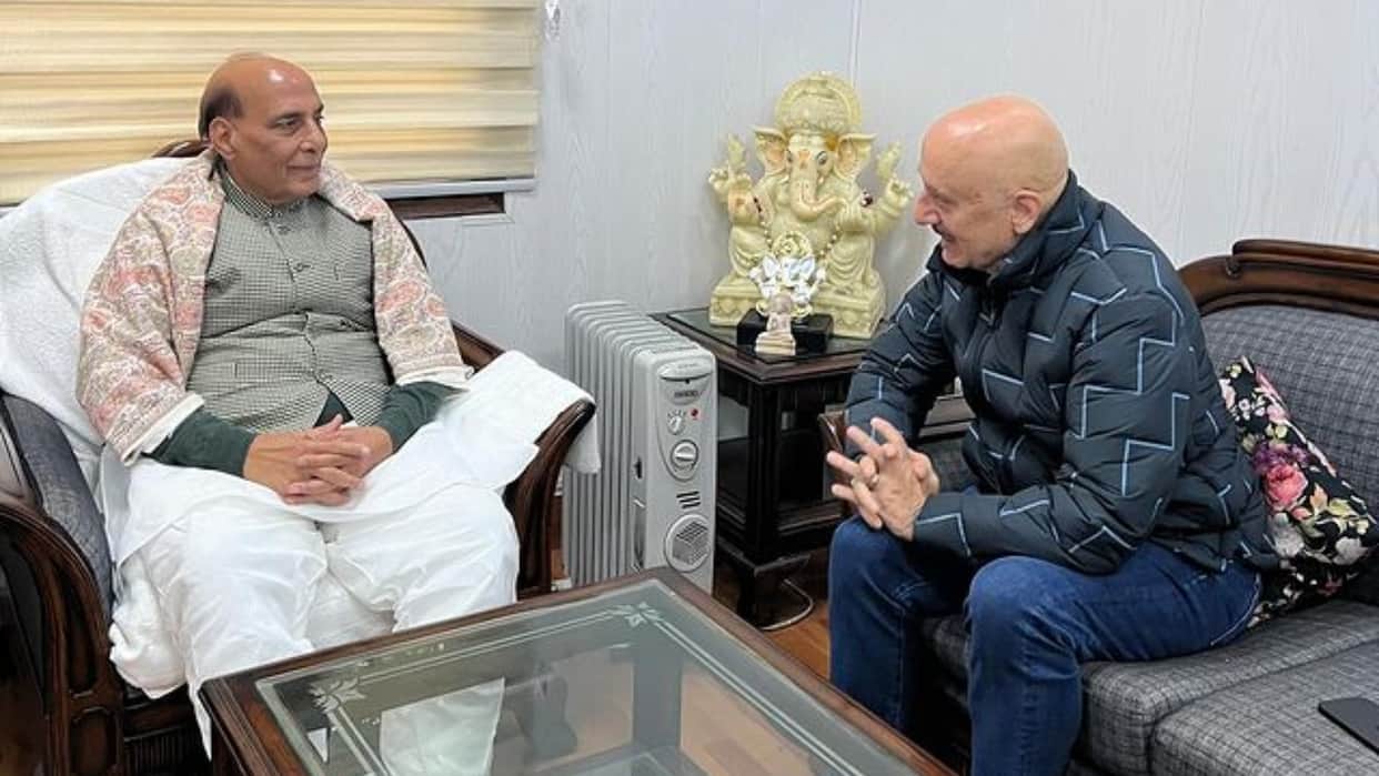 Anupam Kher met Union Defence Minister Rajnath Singh at his residence share pics Thanks him for Hospitality