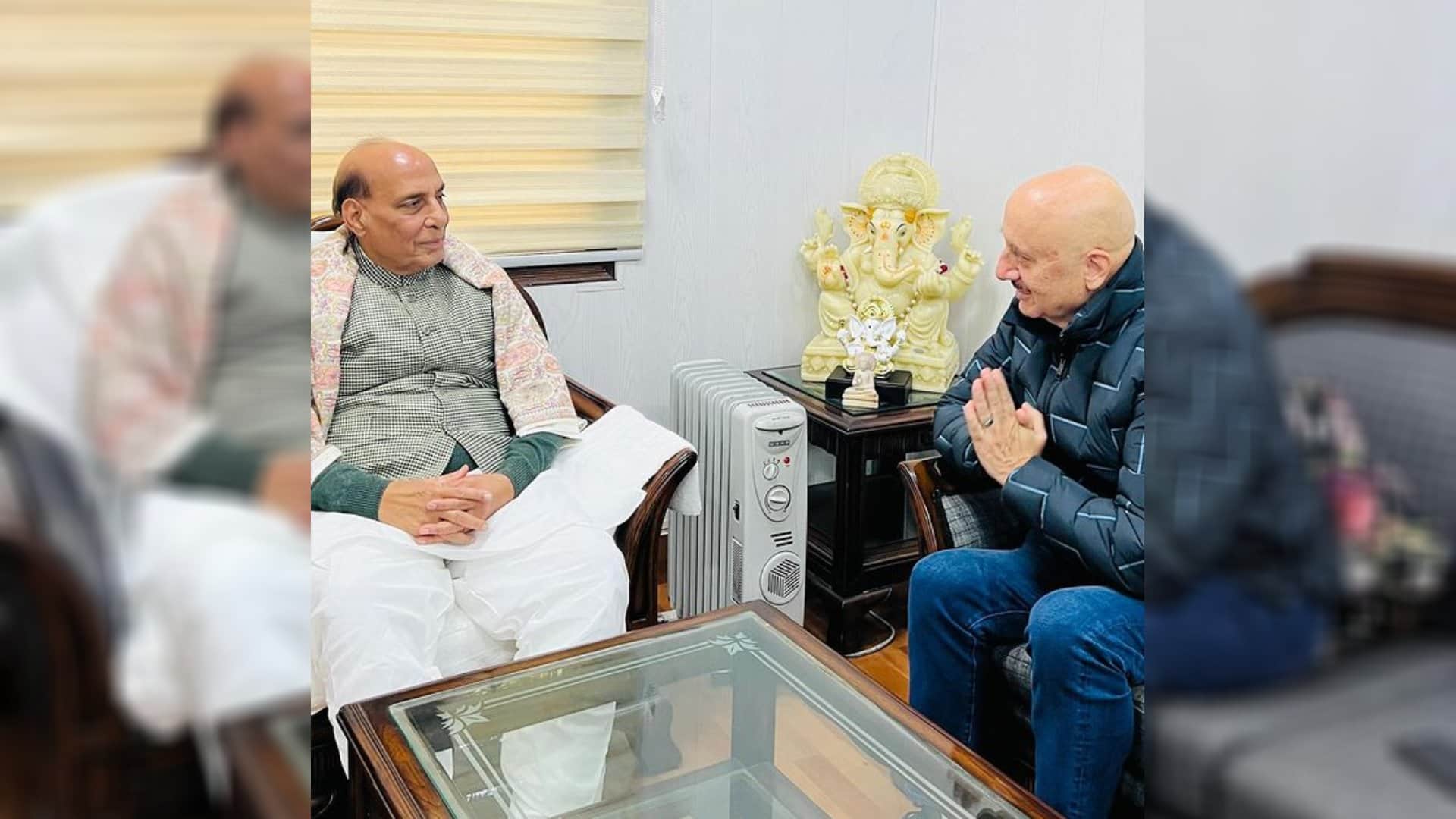 Anupam Kher met Union Defence Minister Rajnath Singh at his residence share pics Thanks him for Hospitality