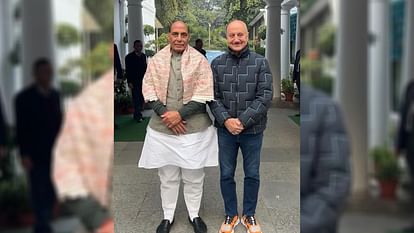 Anupam Kher met Union Defence Minister Rajnath Singh at his residence share pics Thanks him for Hospitality