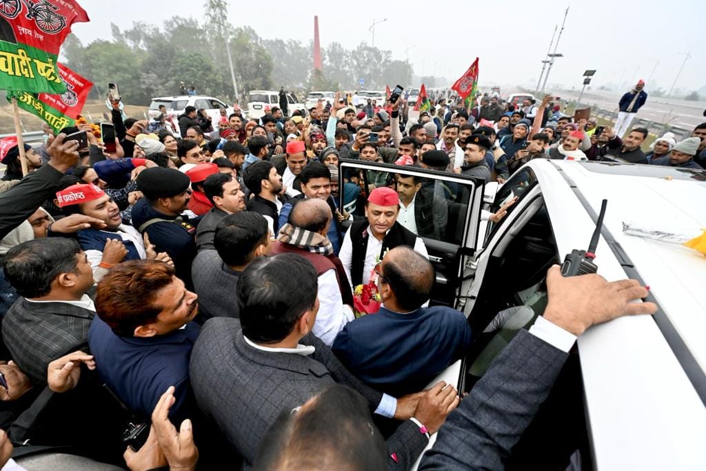 Azamgarh: SP President Akhilesh Yadav reached Azamgarh, gave new slogan to remove BJP; Said- adopt this formul