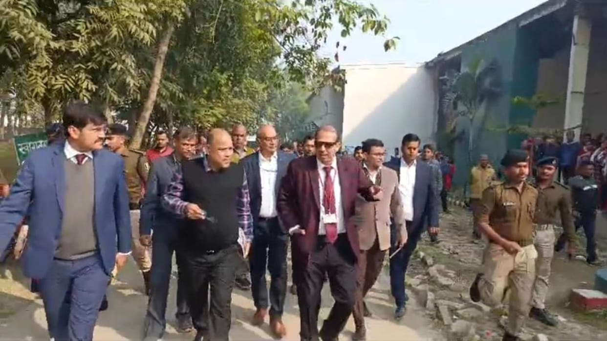Bihar News : KK Pathak suspended three teachers including headmaster,fine one lakh rupee on computer company.