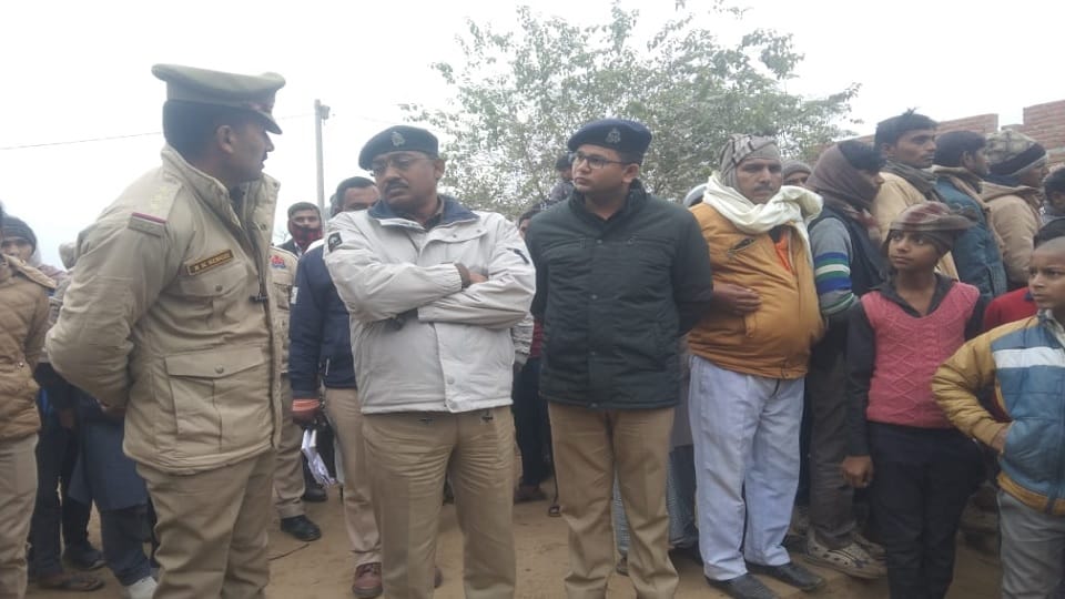 UP: Two brothers died Chandausi, condition of third is critical, police on spot
