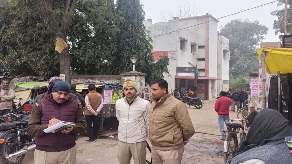 CBI arrested postal inspector red handed while taking bribe, was taking money from transferred employee.