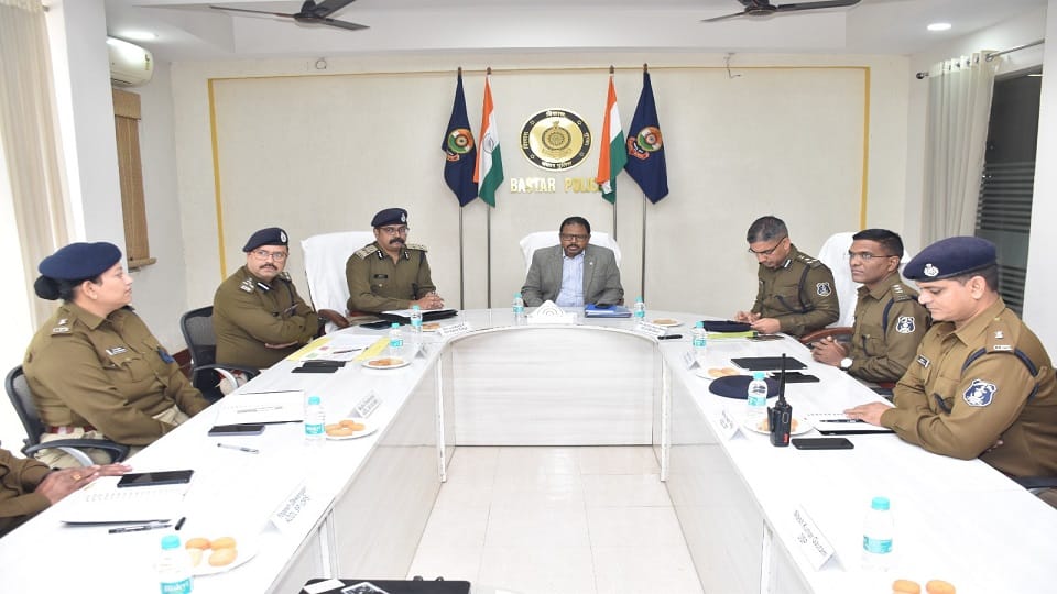 Review meeting regarding law and order situation and prevention of crimes in Jagdalpur