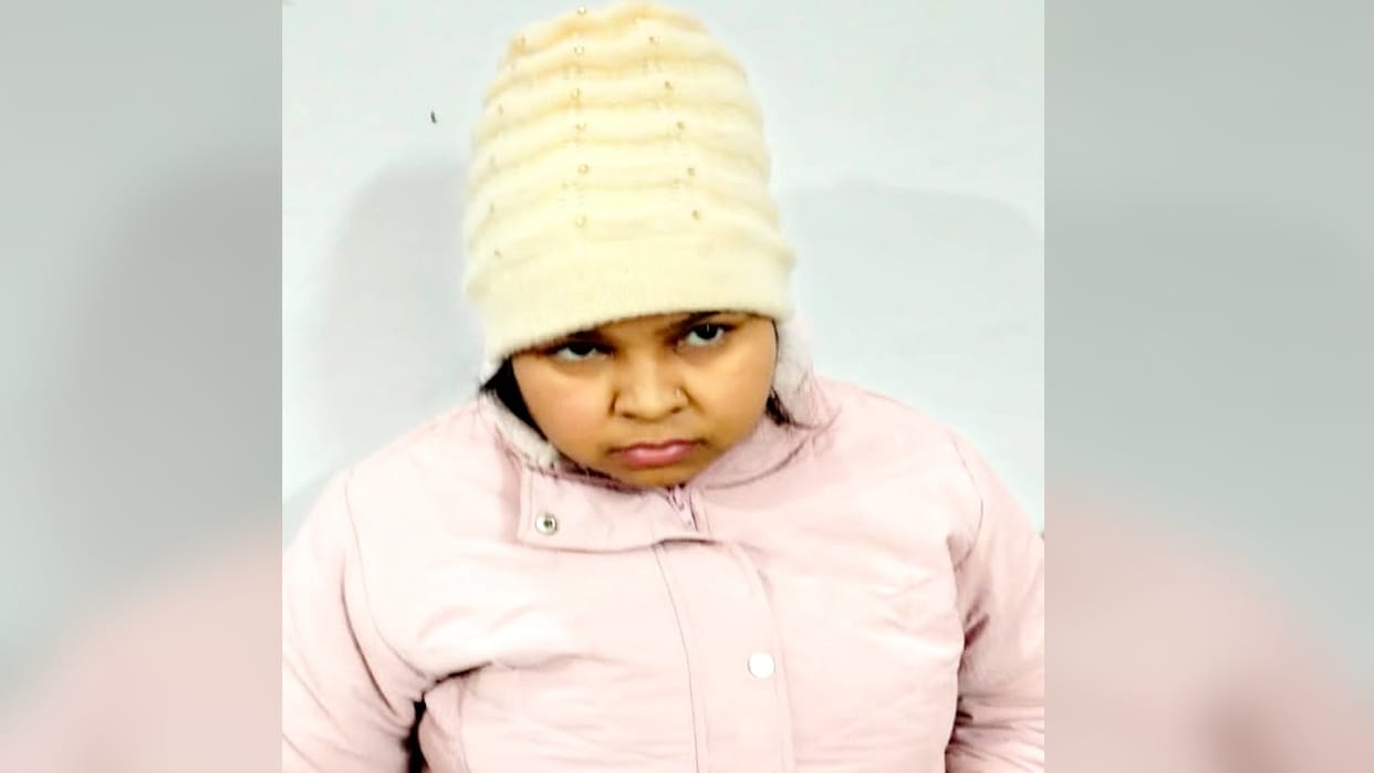 lady lekhpal arrested red handed for taking bribe in bareilly
