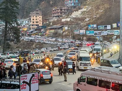 Himachal Pradesh Police gearing up for more traffic chaos on New Year’s eve in Kullu, Manali, Atal Tunnel