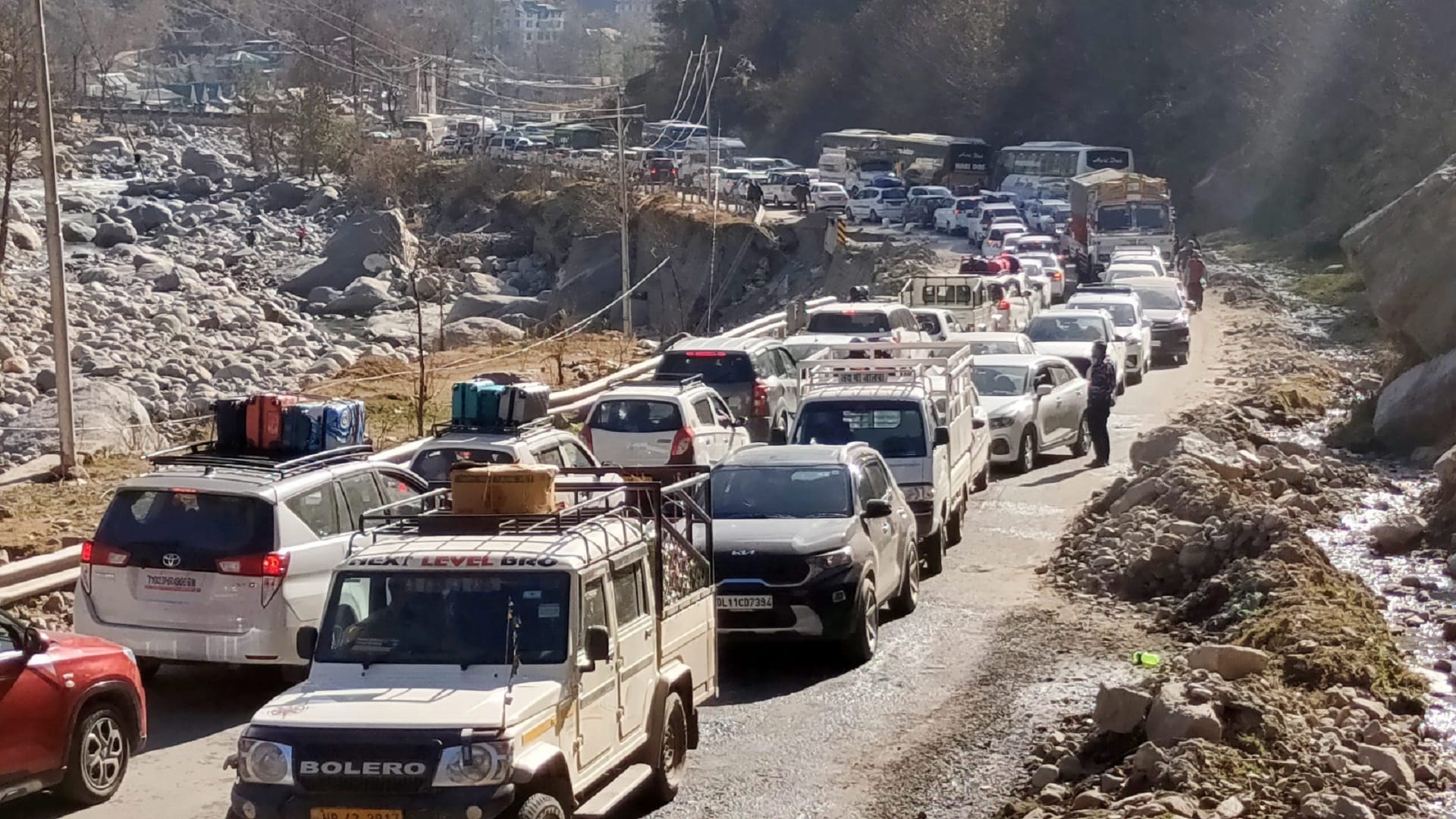 Himachal Pradesh Police gearing up for more traffic chaos on New Year’s eve in Kullu, Manali, Atal Tunnel