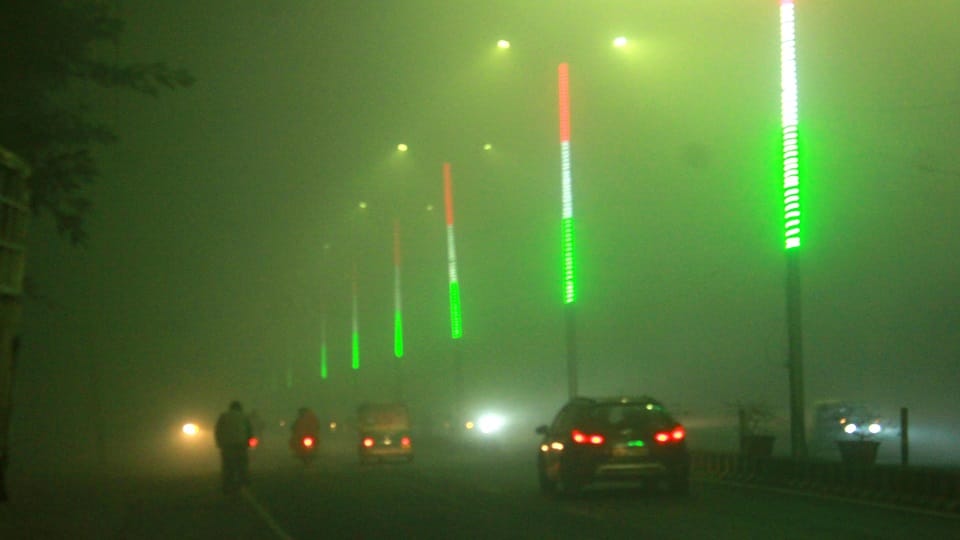 UP Weather Update: Along with dense fog, winds are also troubling, many flights cancelled