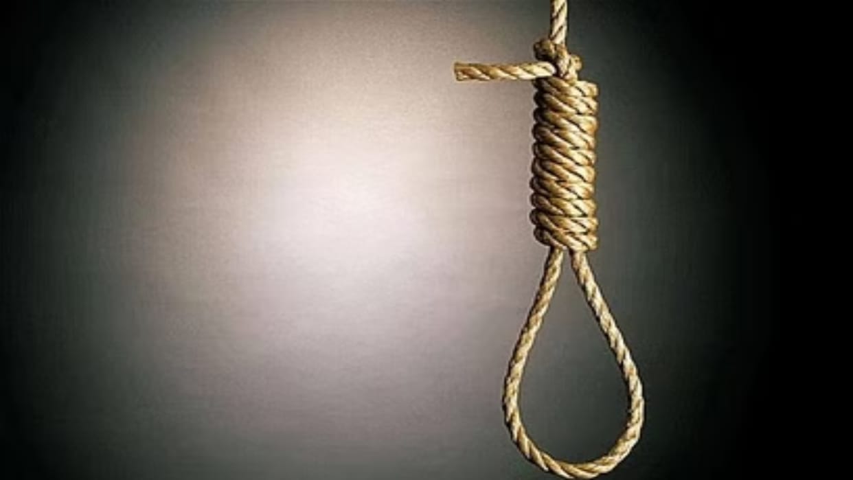 Raipur Crime: Three people committed suicide by hanging themselves