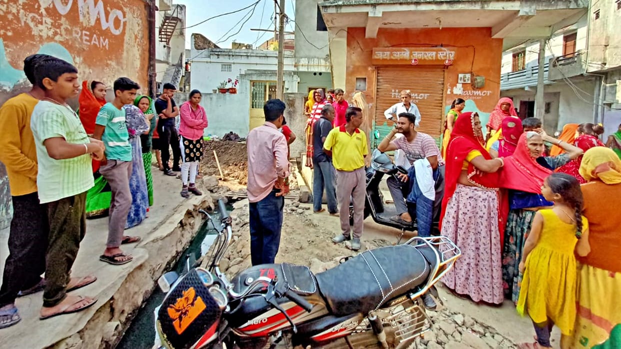 Sirohi News Villagers troubled by the problem of drinking water demonstrated