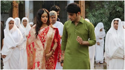 Safed Movie review debutant director Sandeep Singh Meera Chopra Abhay Verma Barkha Bisht Zameel Khan