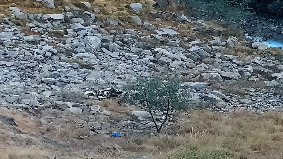 Pithoragarh news: Bolero fell into a deep ditch in Pithoragarh