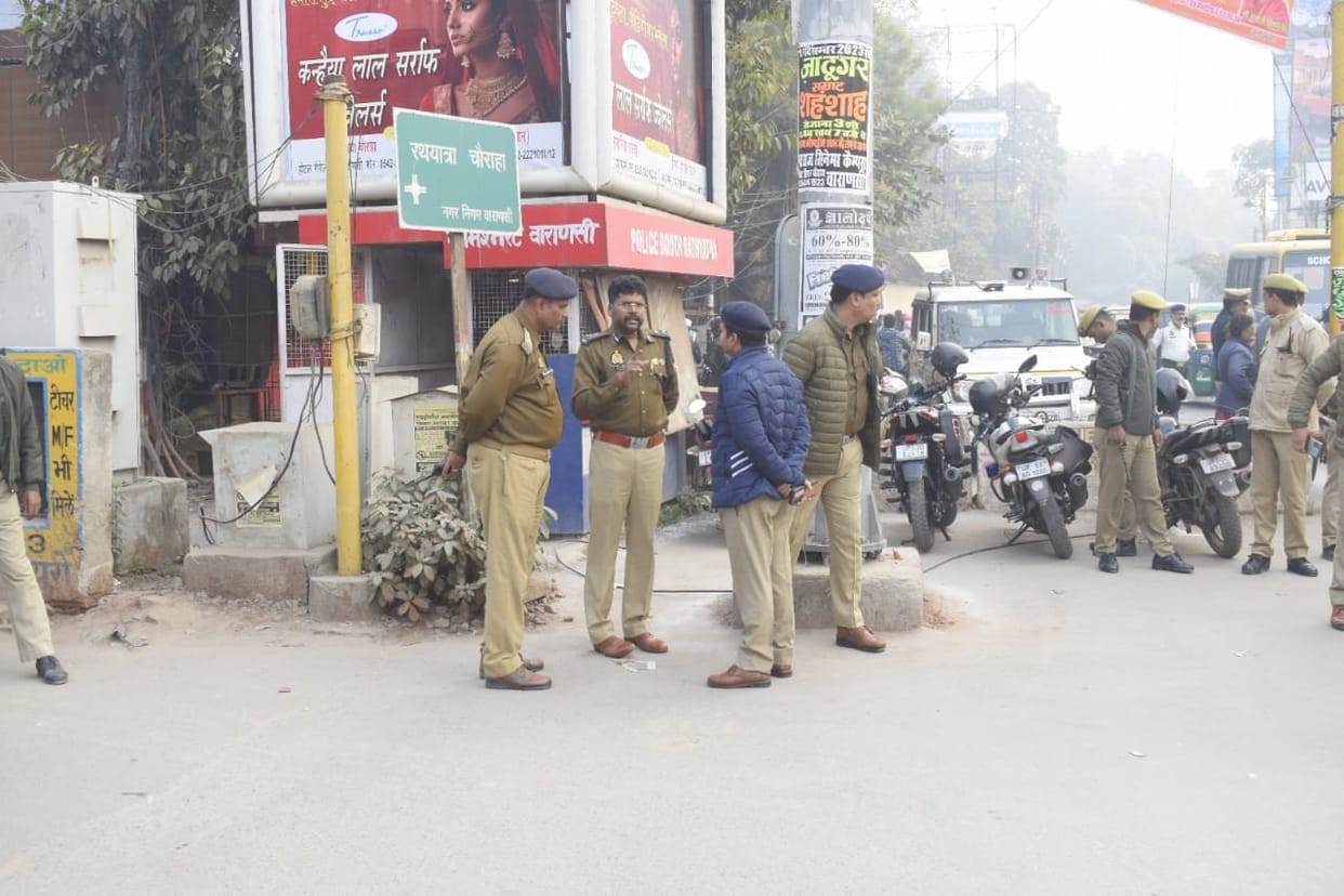 Varanasi Traffic: To get rid of the jam, Joint Commissioner of Police along with the traffic police came on th