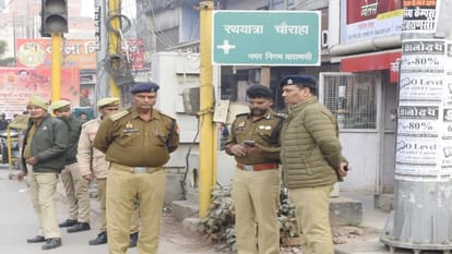 Varanasi Traffic: To get rid of the jam, Joint Commissioner of Police along with the traffic police came on th