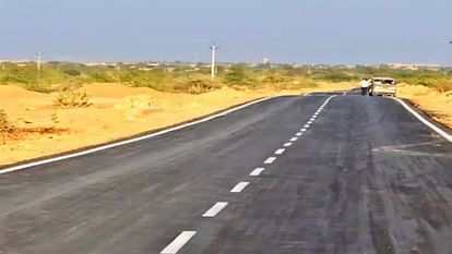 The route from Jaisalmer city to the airport became easier.
