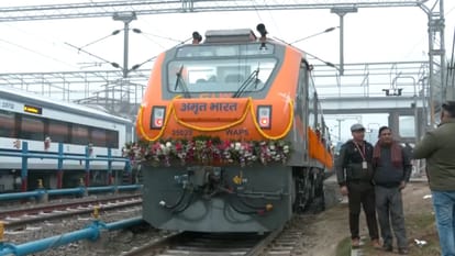 Amrit Bharat Train: ट्रेन की स्पीड नहीं बढ़ेगी, न दूरी घटेगी, तो कैसे अन्य ट्रेनों से जल्दी पहुंचेगी अमृत भारत Amrit Bharat Train: Amrit Bharat Express connecting Delhi to Ayodhya will go Darbhanga via Gorakhpur