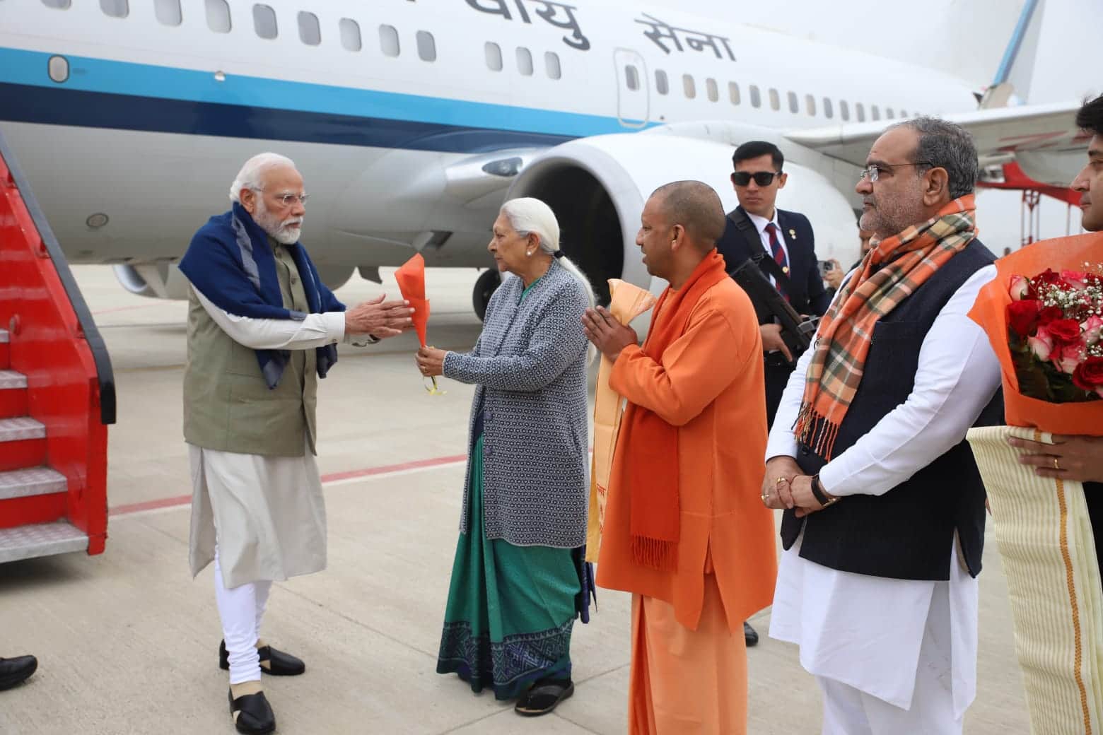 PM Modi's road show in Ayodhya: People gathered on both sides of the roads