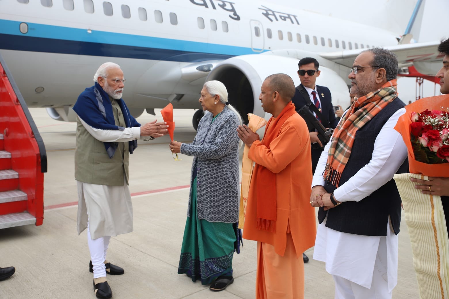 PM Modi's road show in Ayodhya: People gathered on both sides of the roads