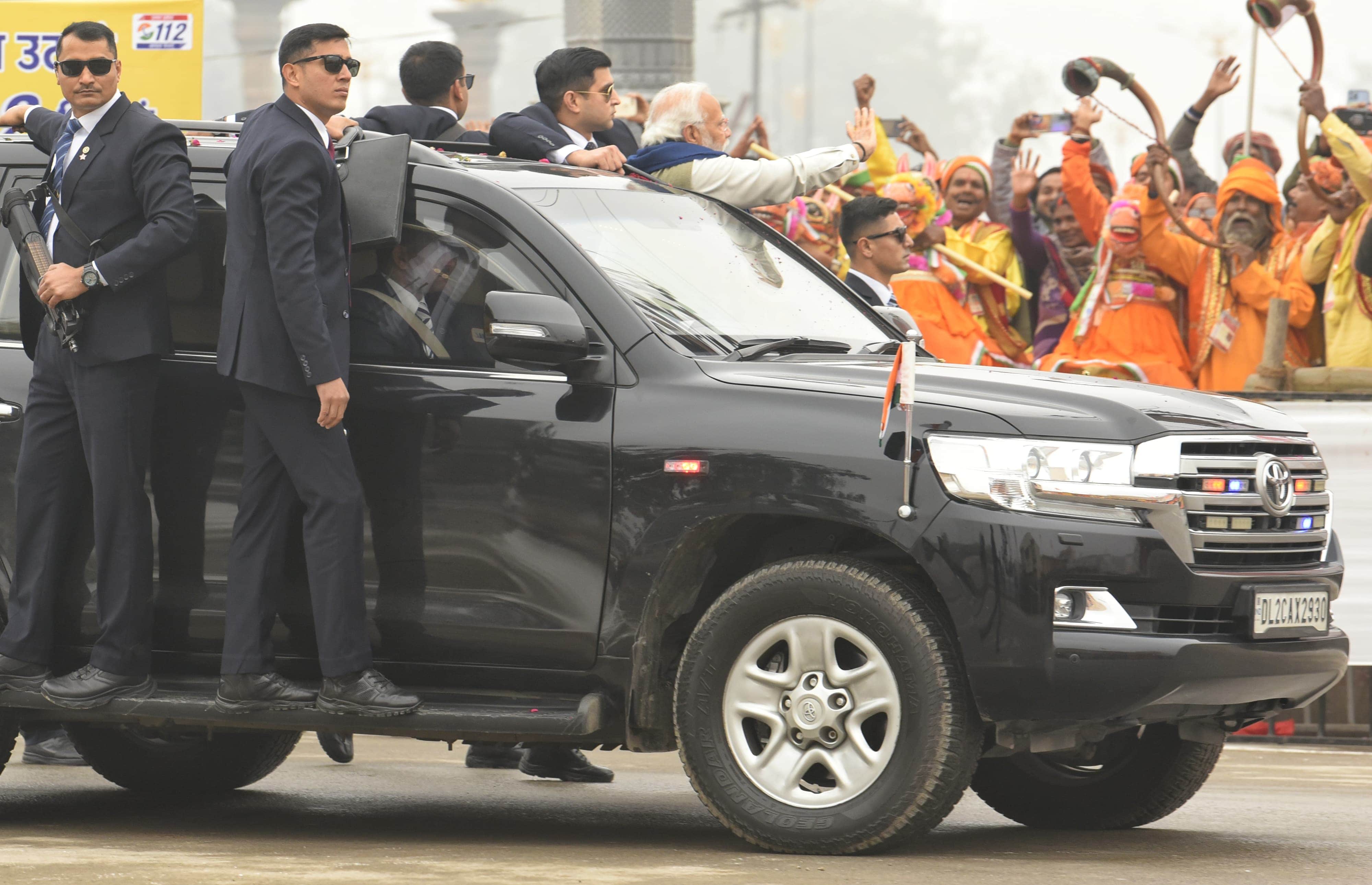 PM Modi's road show in Ayodhya: People gathered on both sides of the roads