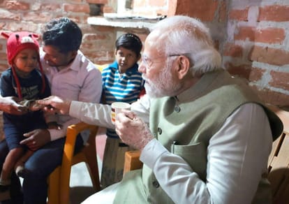 PM Modi reached the house of Dalit Dhaniram Majhi without breaking any program protocol