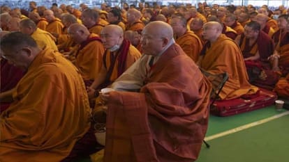 Bihar News: बोधगया में धर्मगुरु दलाई लामा बोले- युद्ध से किसी का भला नहीं हुआ, परोपकार से आएगी विश्व में शांति Bihar News: Religious leader Dalai Lama said in Bodh Gaya – War did not benefit anyone; sermon program in gaya