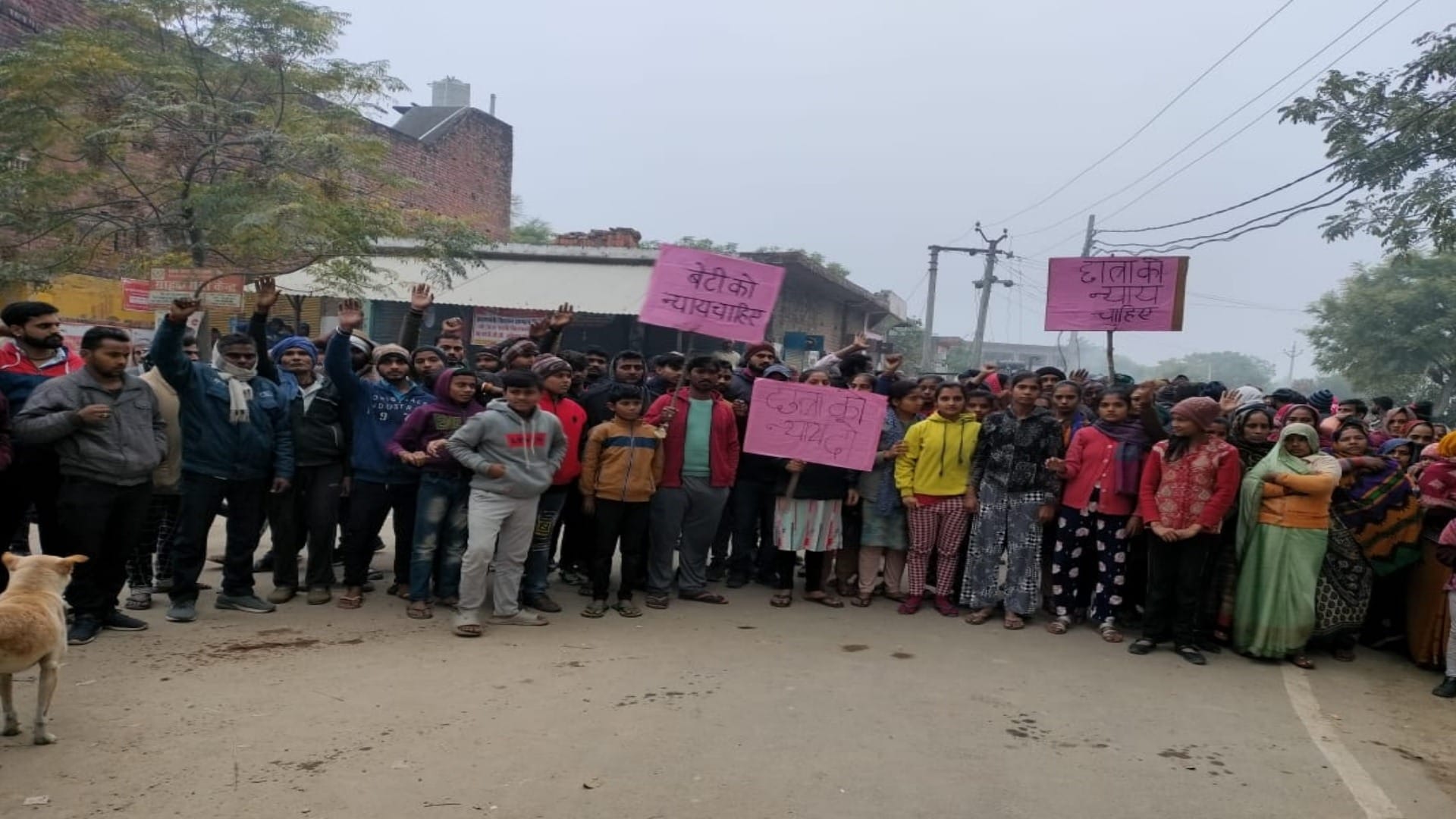 Pratapgarh: Market remained closed in protest against molestation of student