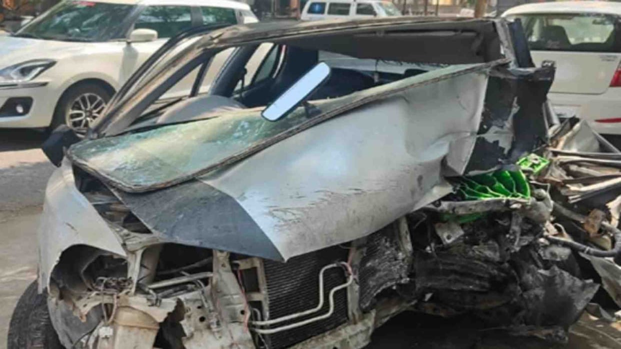 Ujjain Accident News: Car Collides With Divider Due To Collision With Truck On Ujjain-Agra Road
