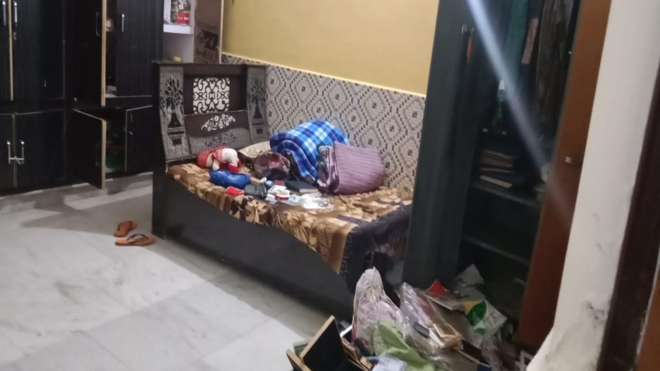 Theft in a soldier's house Thieves took away goods worth lakhs