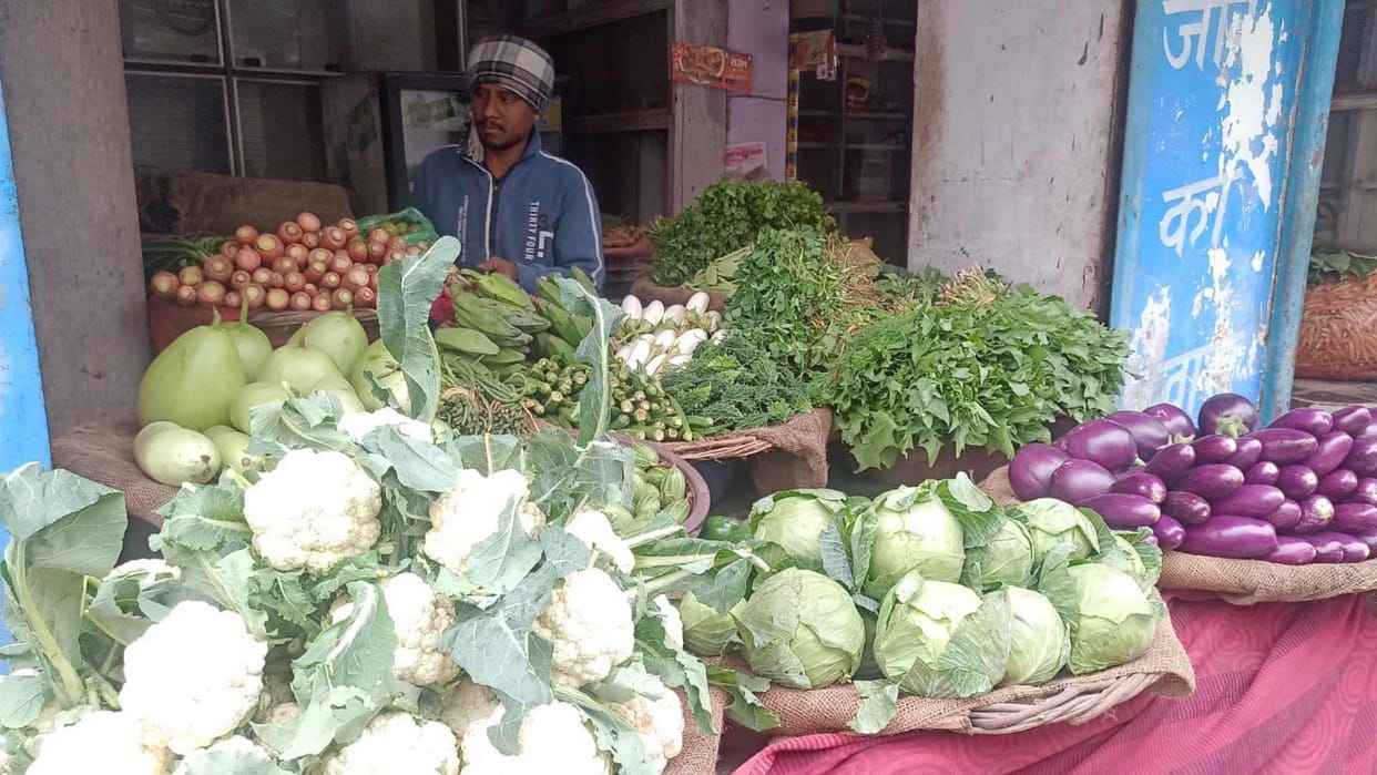 Local vegetables in Gorakhpur market brought down prices of foreign ones