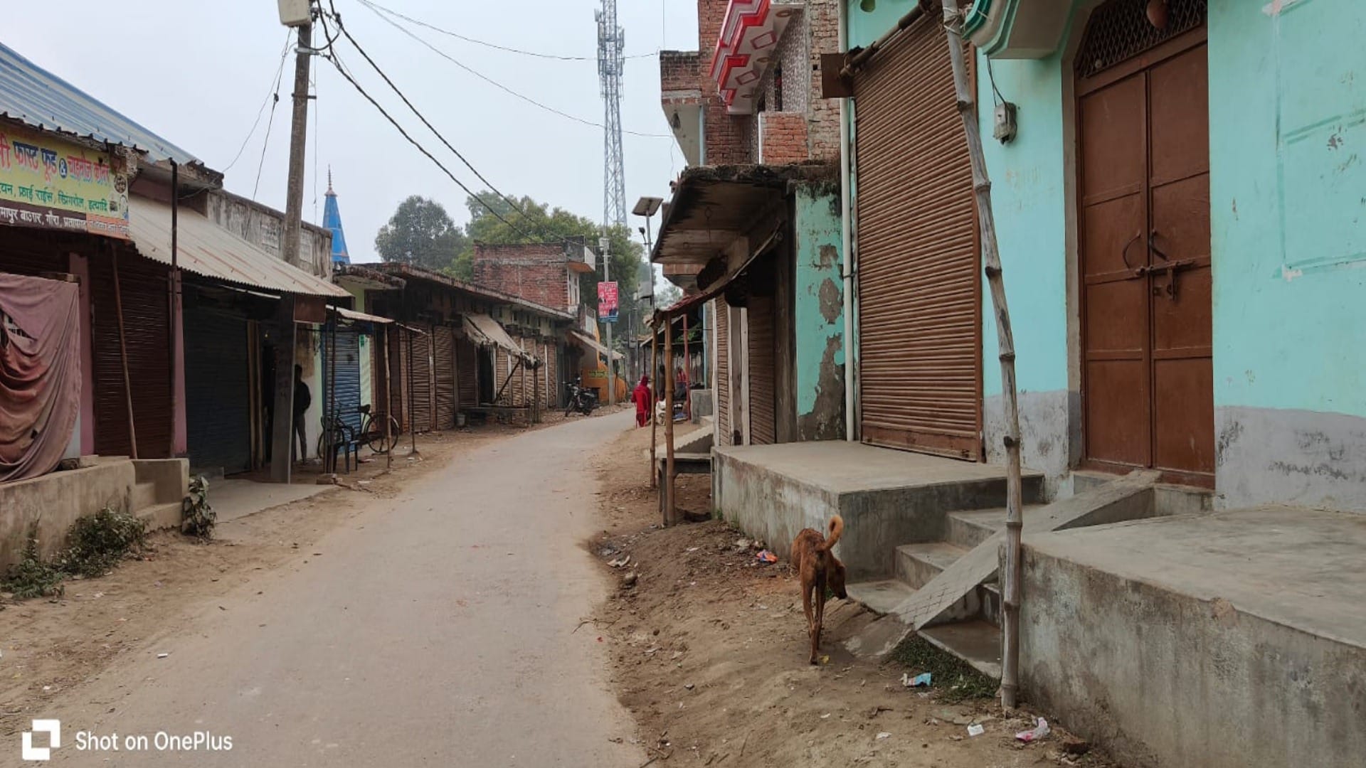 Pratapgarh: Market remained closed in protest against molestation of student