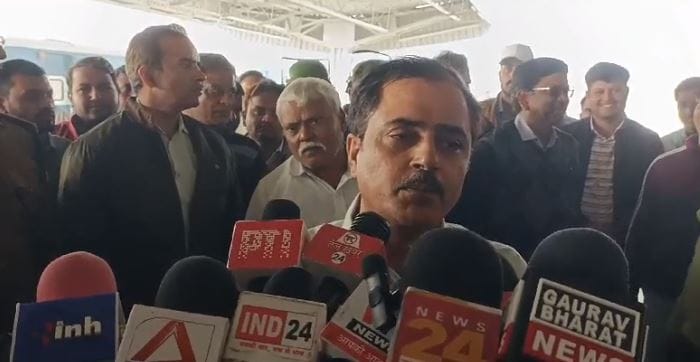 Farmers warn Mumbai Railway Safety Commissioner who reached Rewa